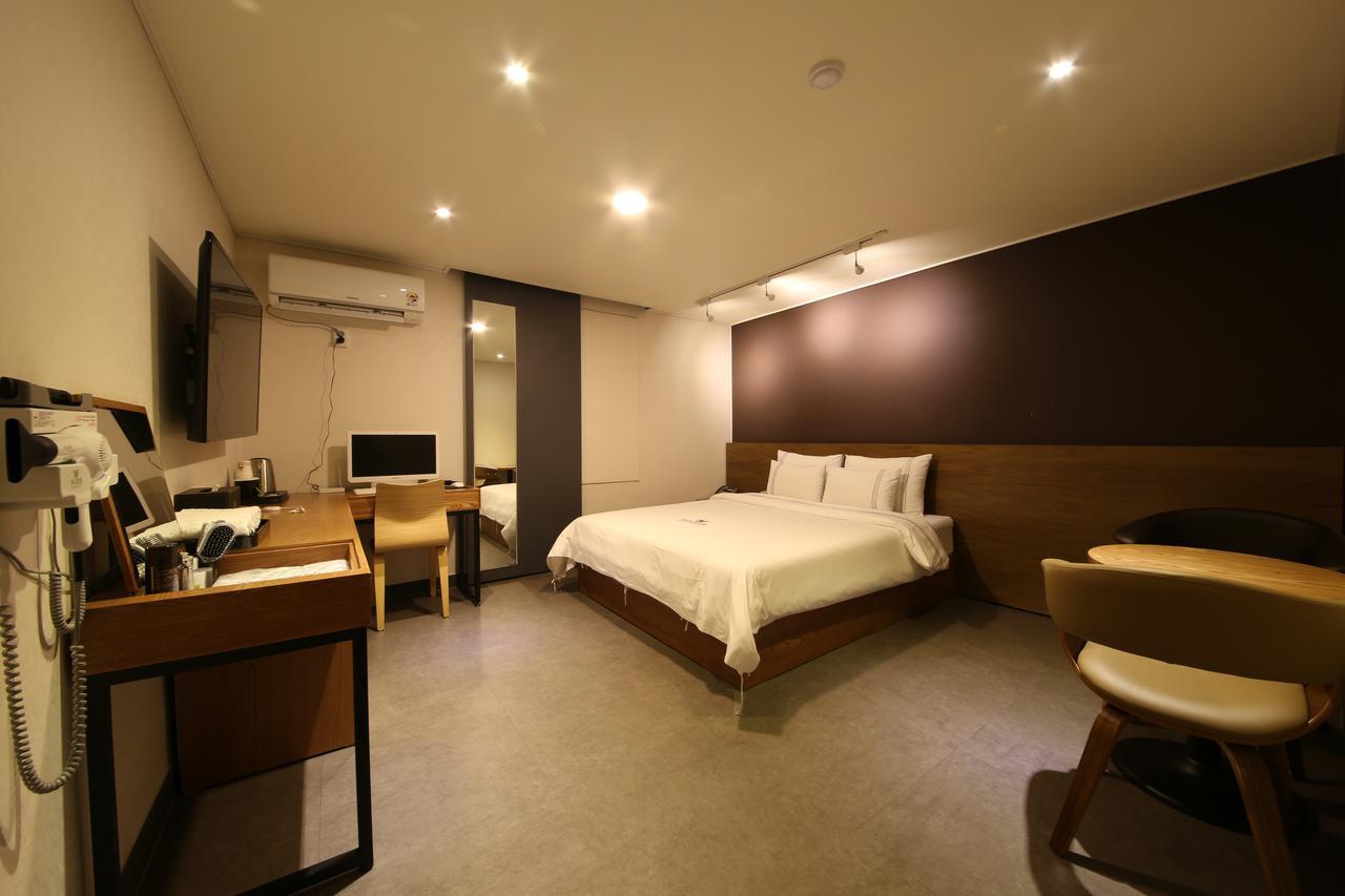 Winner Hotel Jeonju Exteriör bild